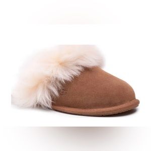 UGG women’s fuzzy slippers